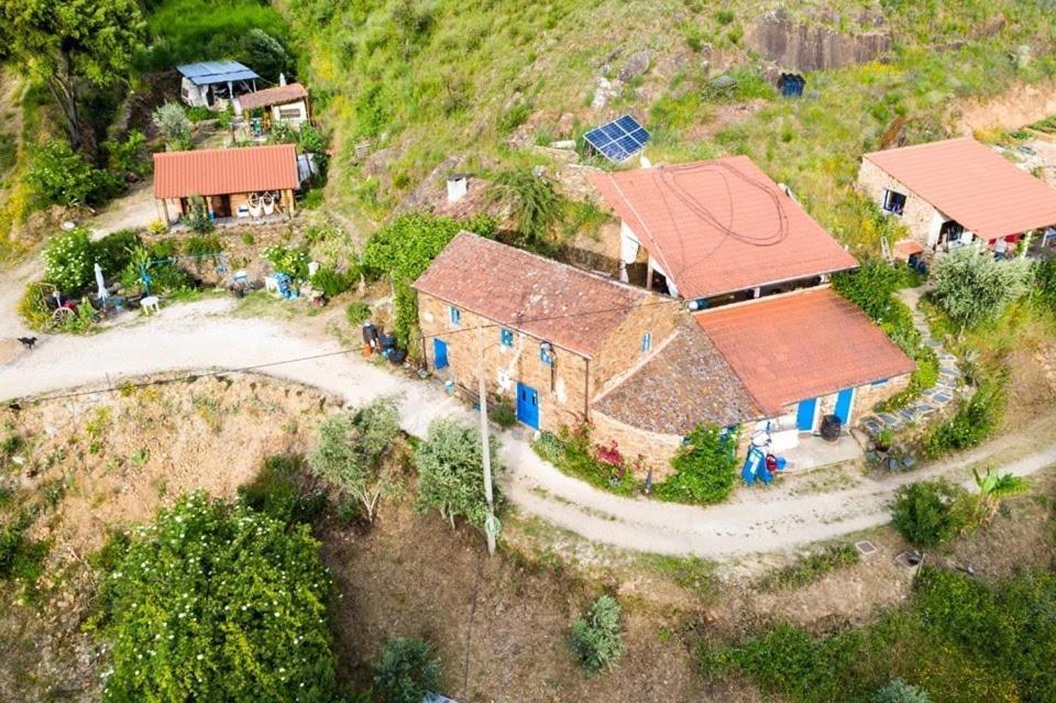 פיגרו דוס ויניוס Unique Tiny House With Natural Building Techniques מראה חיצוני תמונה